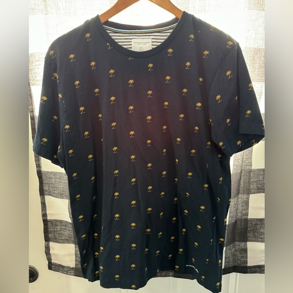 Men’s Shirt - Picture 1 of 2